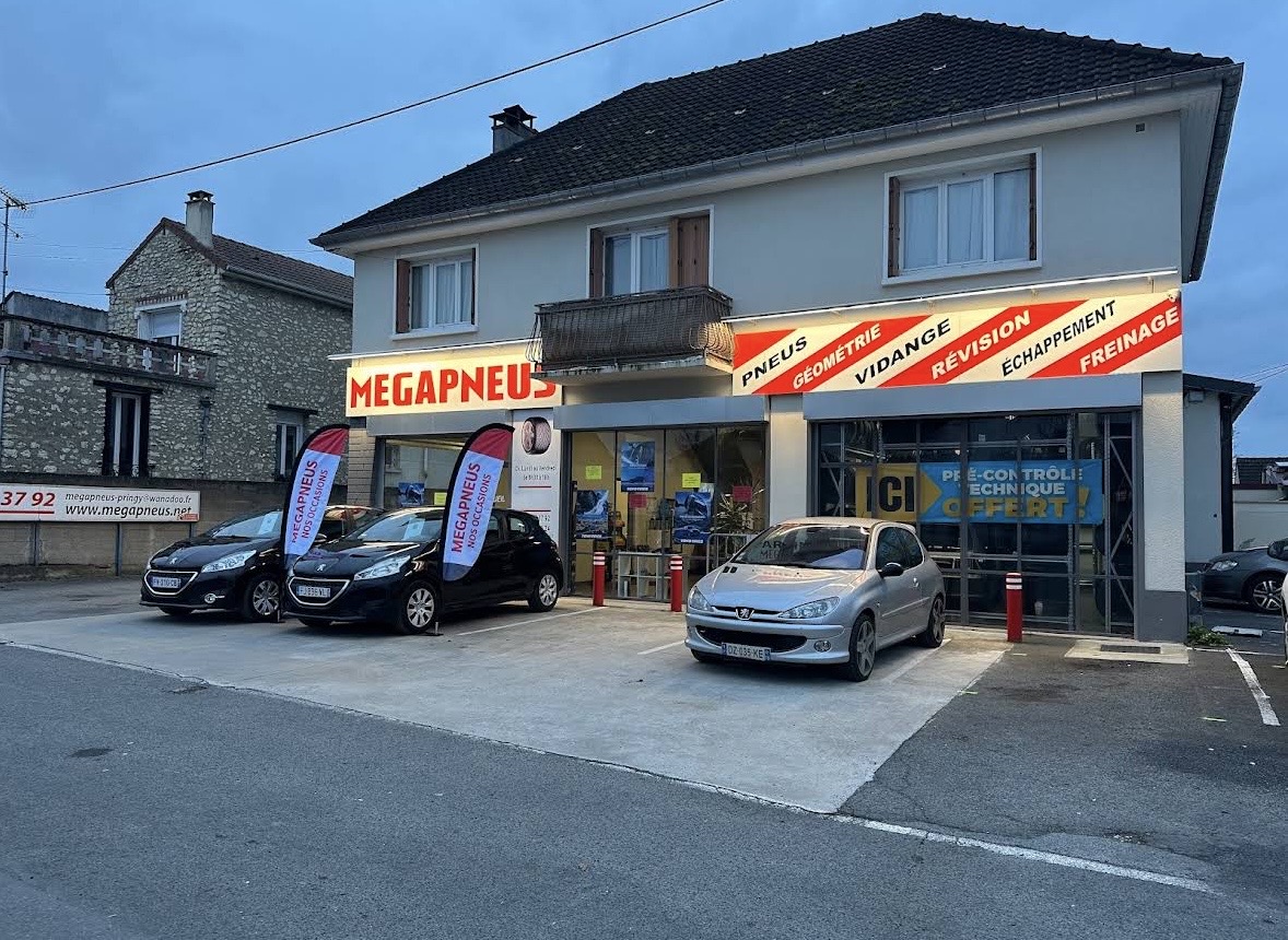 La fa&ccedil;ade du garage MEGAPNEUS &agrave; Pringy